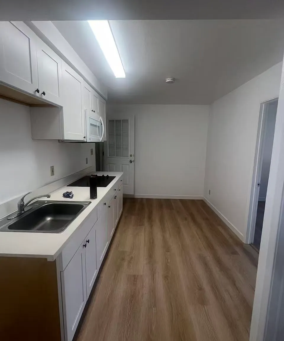 2 bed, 800 sqft, $2,500 — Photo 2