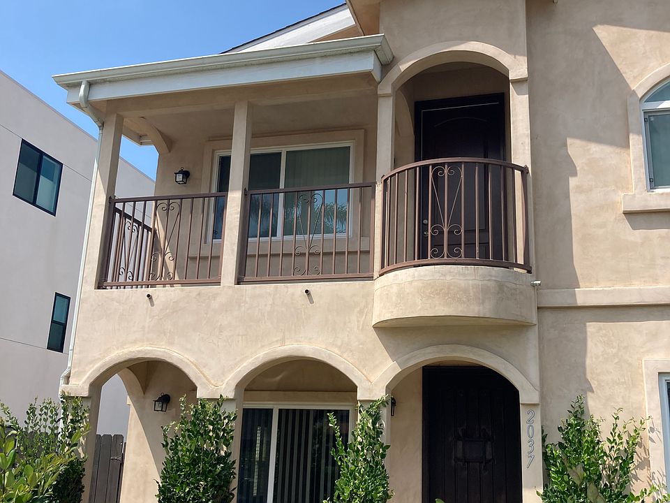 1st image of 2037 Barry Ave