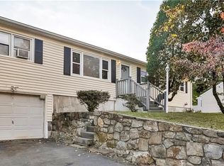 7 Eastwood Rd, Bridgeport, CT 06606