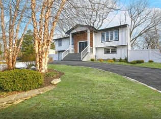 230 Townline Rd, Commack, NY 11725
