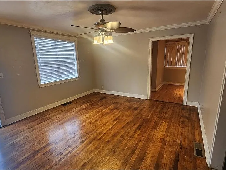 361 Roebuck Dr — Photo 3