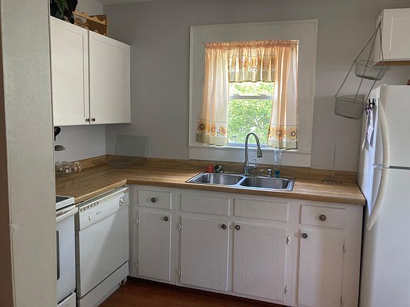 Kitchen window and sink