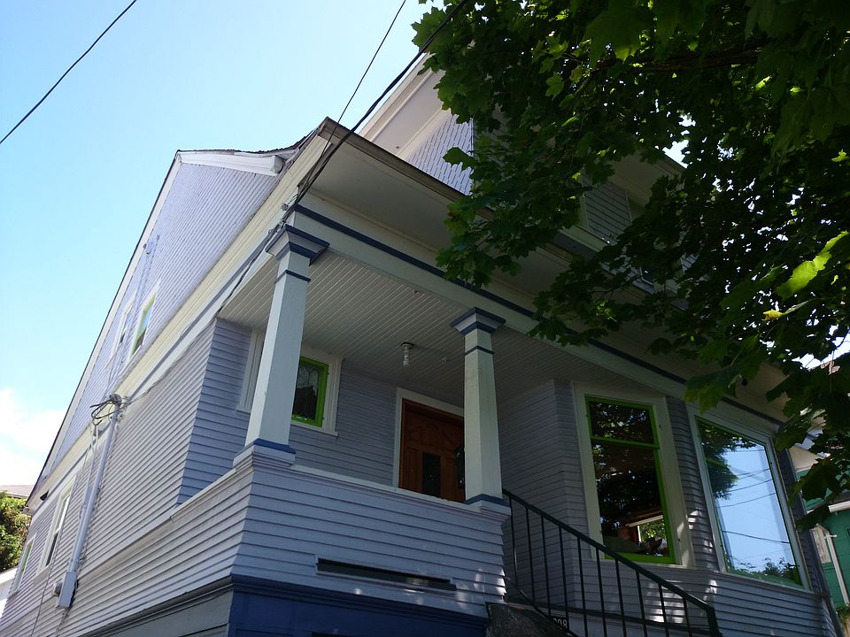 2nd image of 2008 10th Ave E