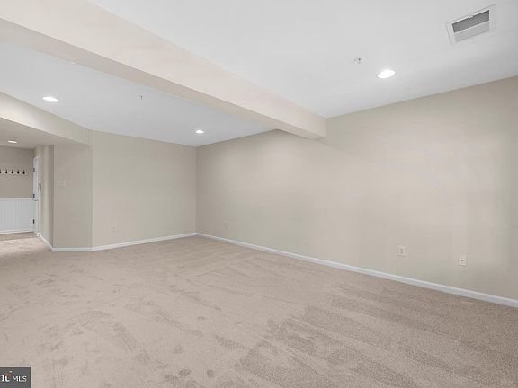 3rd image of 925 Hopkins Cor