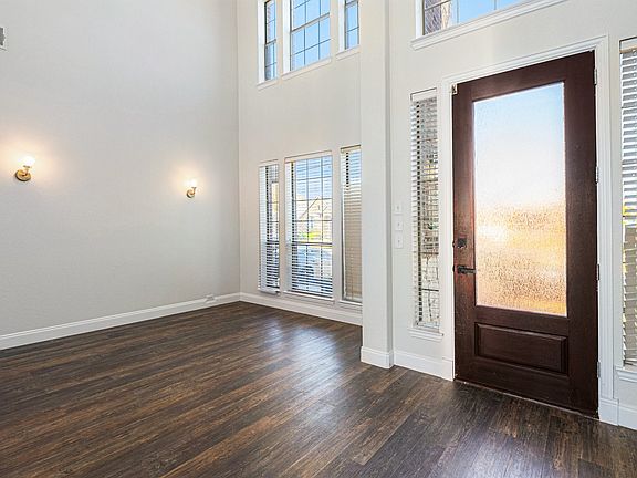 3rd image of 411 Sodbury Ct