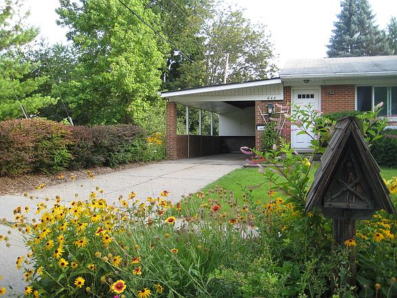 2nd image of 648 Manor Dr