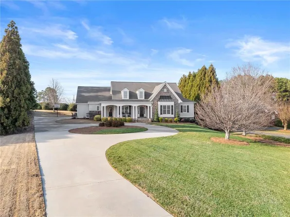 4529 Montclair Cir, Gainesville, GA 30506