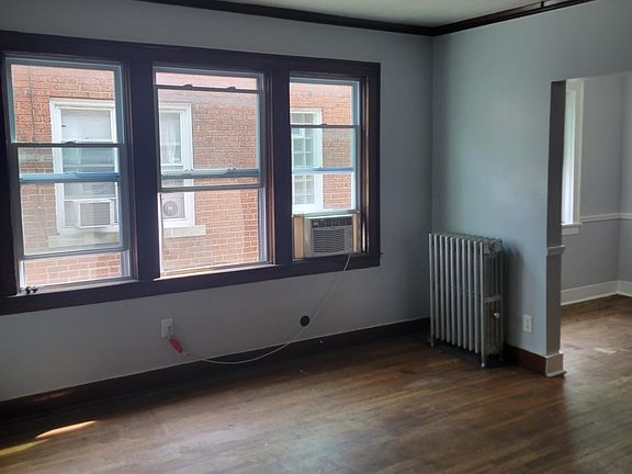 2nd image of 1415 Riverside Dr APT 15