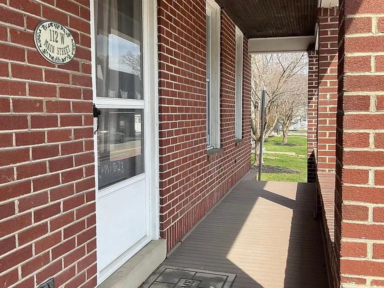 112 W Main St — Photo 1