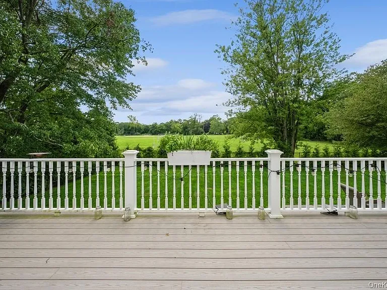 24 Sleepy Hollow Rd — Photo 22