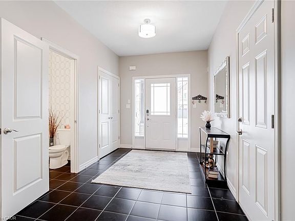 4th image of 7 Kinsman Dr