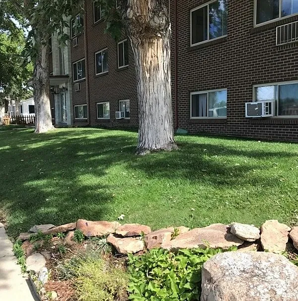 Large Spacious 1 & 2 Bedroom Apartments - Move in Special
