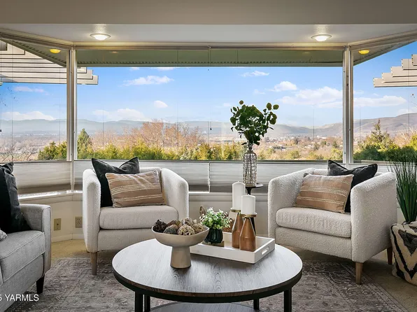 620 Country Club Dr, Yakima, WA 98901