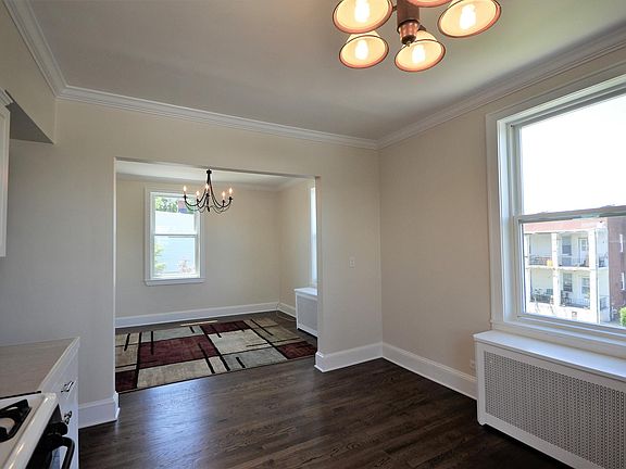4th image of 57 Farquhar Ave #2L
