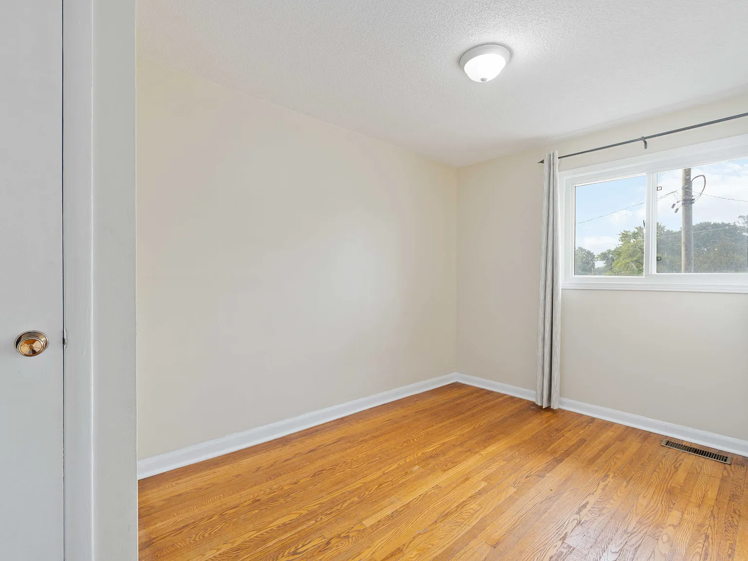 1100 Exmouth, Sarnia - - — Photo 4