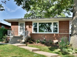 910 Meadowcrest Rd, La Grange Park, IL 60526