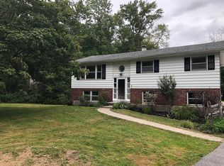 6 Coleman Rd, Hyde Park, NY 12538