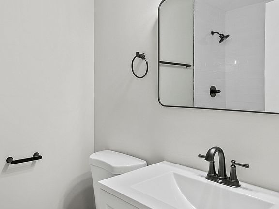 5th image of 238 W Elmwood Dr