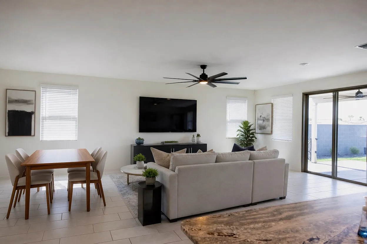 4 bed, 2124 sqft, $2,500 — Photo 2