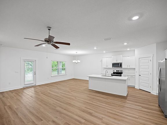 4th image of 21073 Teluga Ave