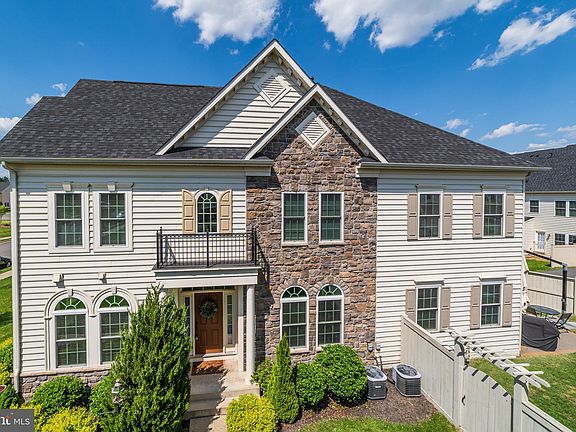 5th image of 25052 Avonlea Dr