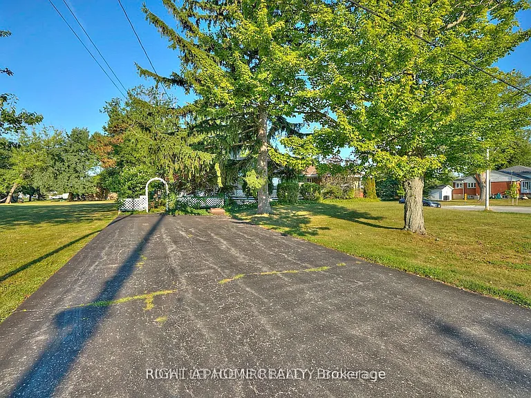 1095 Spears Rd — Photo 3