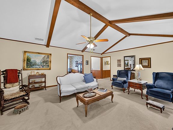 4th image of 724 David Dr