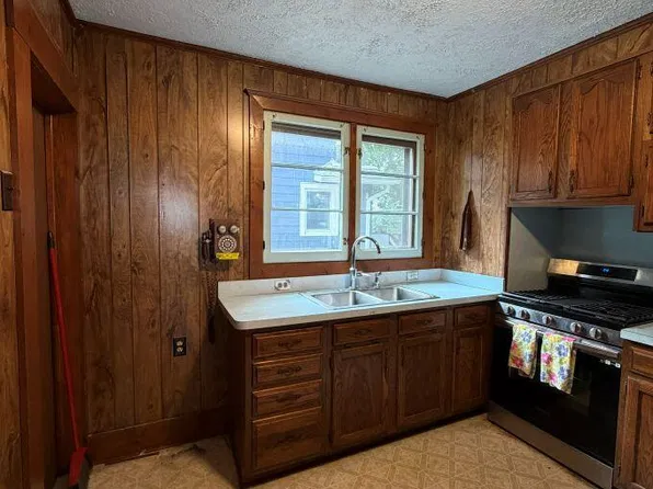208 Smith Ave, Lansing, MI 48910