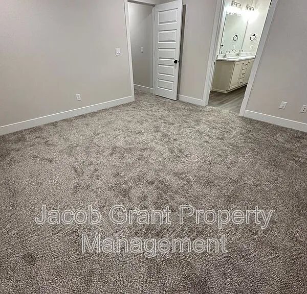 826 E Sunnyside Rd #4 — Photo 16