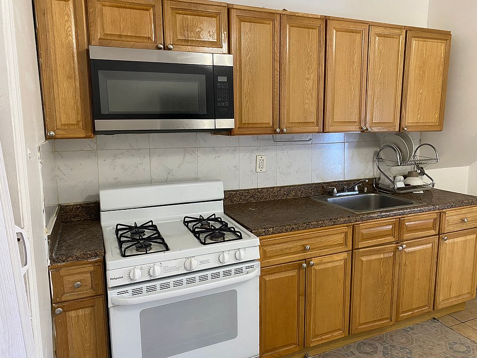 1st image of 185 Redwood Ave Floor 2
