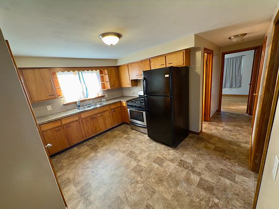 2nd image of 48 Beechwood Pl #1