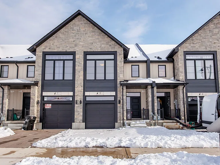 9 Queensbrook Cres — Photo 1