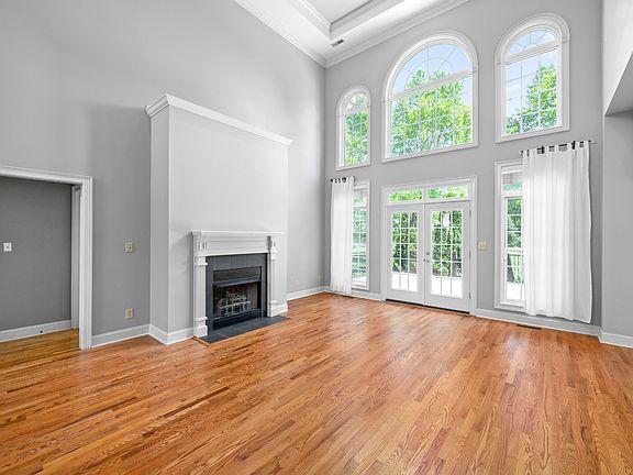 3rd image of 406 Glen Cove Dr