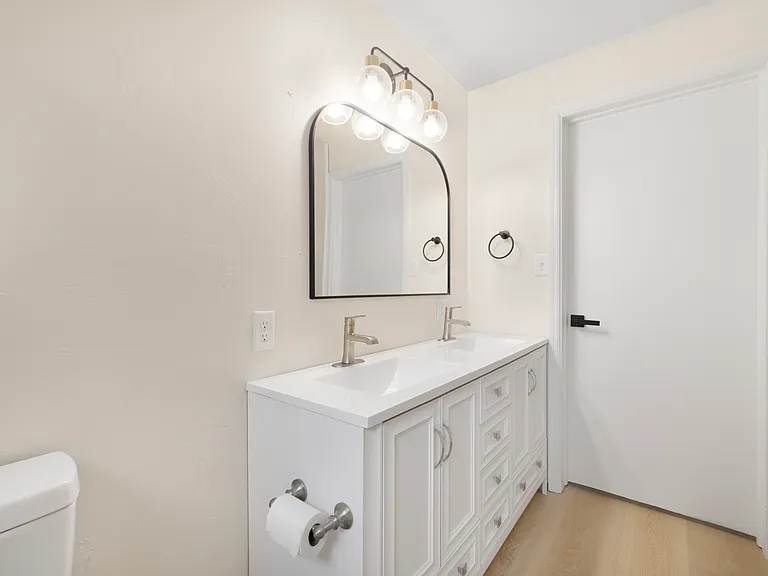 210 N 1st St #1 — Photo 11