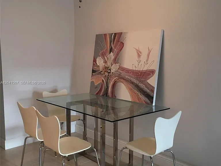 165 Ellesmere #C — Photo 2