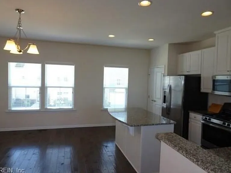 4008 Luminary Dr — Photo 3