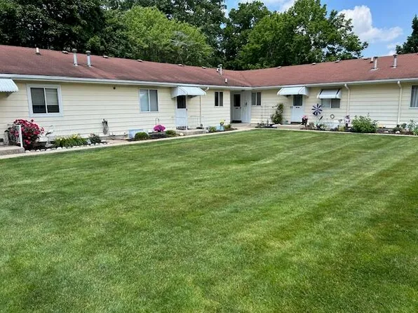 5897 Leisure South Dr SE, Kentwood, MI 49548