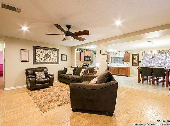 4th image of 15706 Walnut Creek Dr