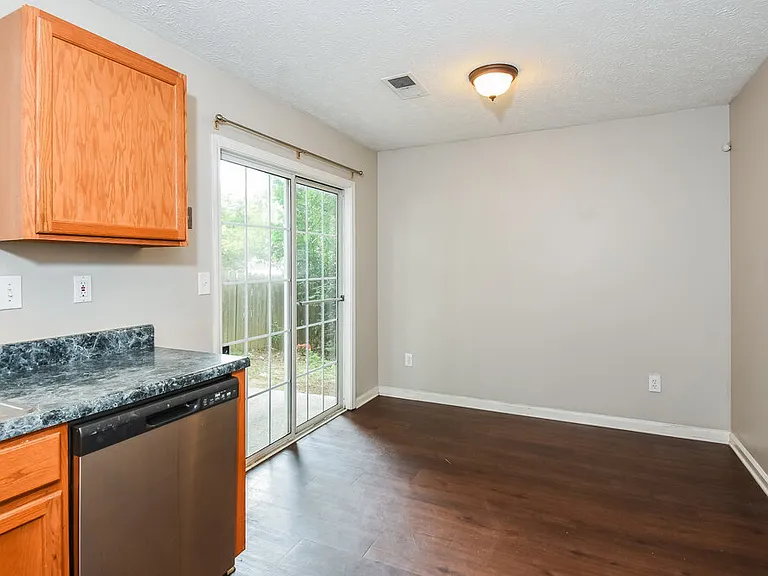 2320 Kissing Tree Ln SE — Photo 9