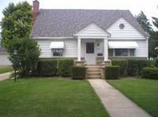 938 Mountain St, Aurora, IL 60505