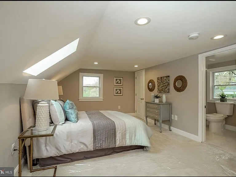 Primary bedroom (second floor) with ensuite bathroom