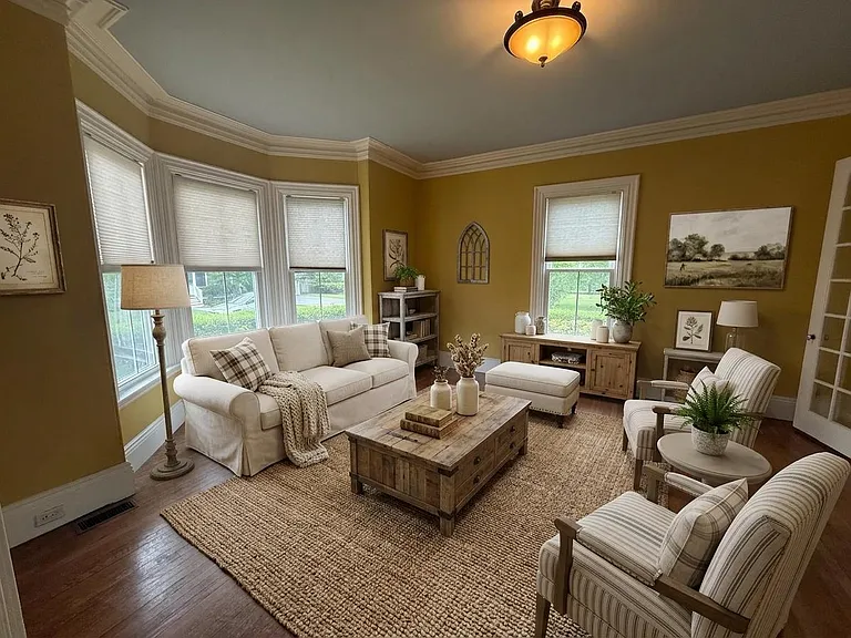 77 Fair Oaks Ave #1 — Photo 2