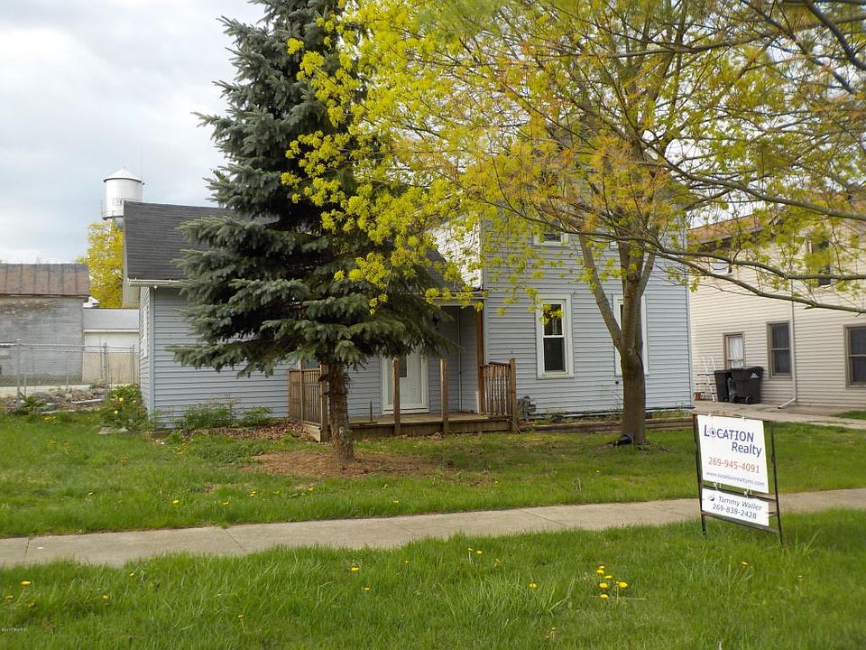1st image of 159 W 2nd St