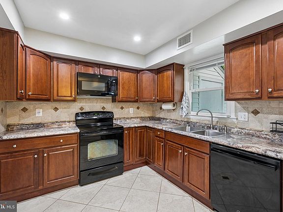 4th image of 7600 Wedgewood Dr