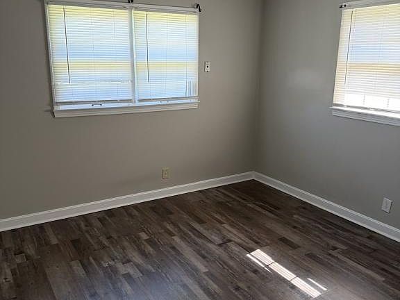 4th image of 5073 McKellar St