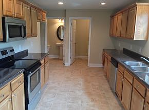 4th image of 941 Lona Ln