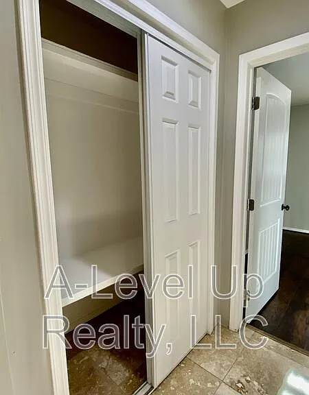 231 W 28th St — Photo 11