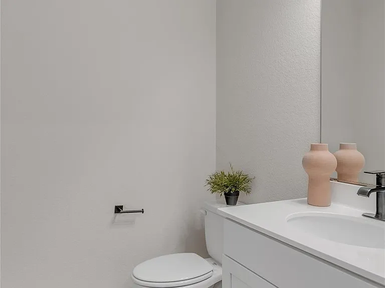 201 Bella Luna Way — Photo 16