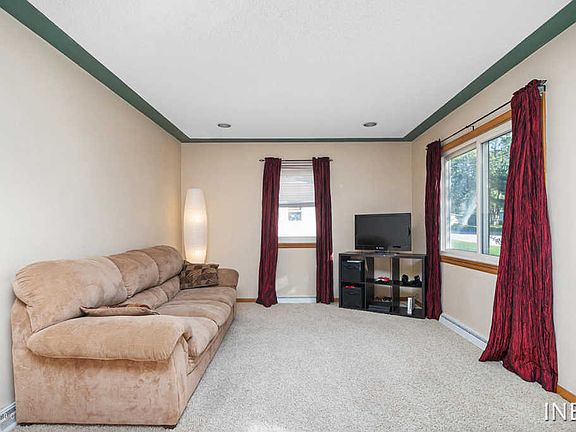 4th image of 3749 Vineyard Ave NE