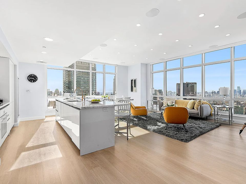 1st image of 350 W 42nd St Ph G